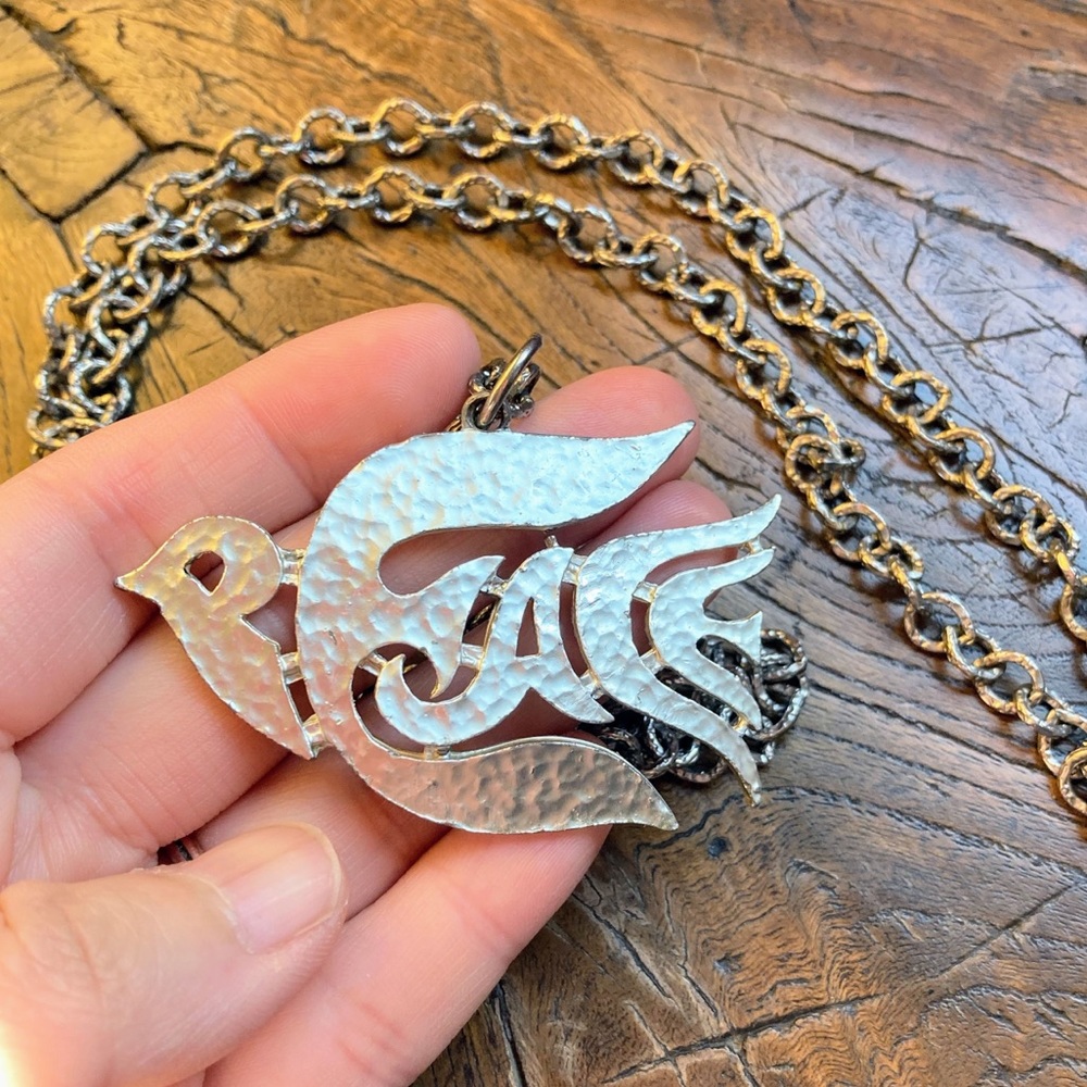 Vintage 60s 70s Peace dove silver pendant necklace